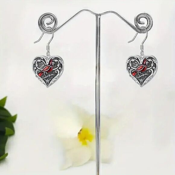 Exquisite Retro Cardinal Heart Shaped Dangle Earrings - Picture 3 of 4